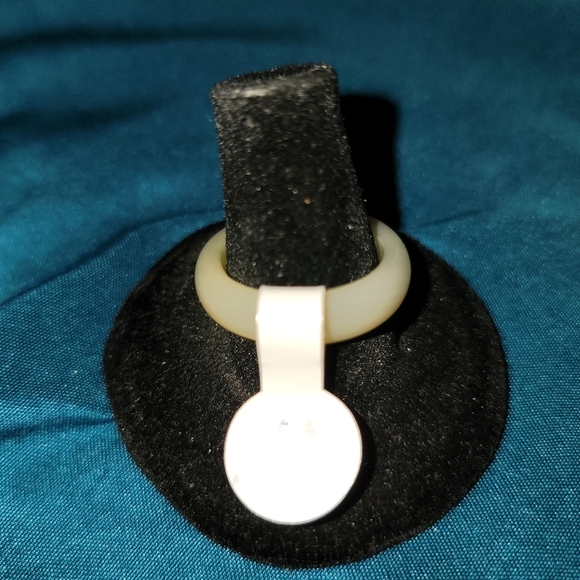 New Cream Color Glass Ring. - Picture 2 of 3